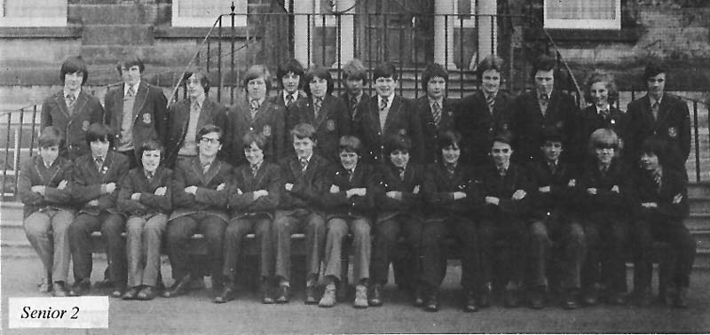 Class Photo Senior 2 1976.jpg - Senior2 in 1976